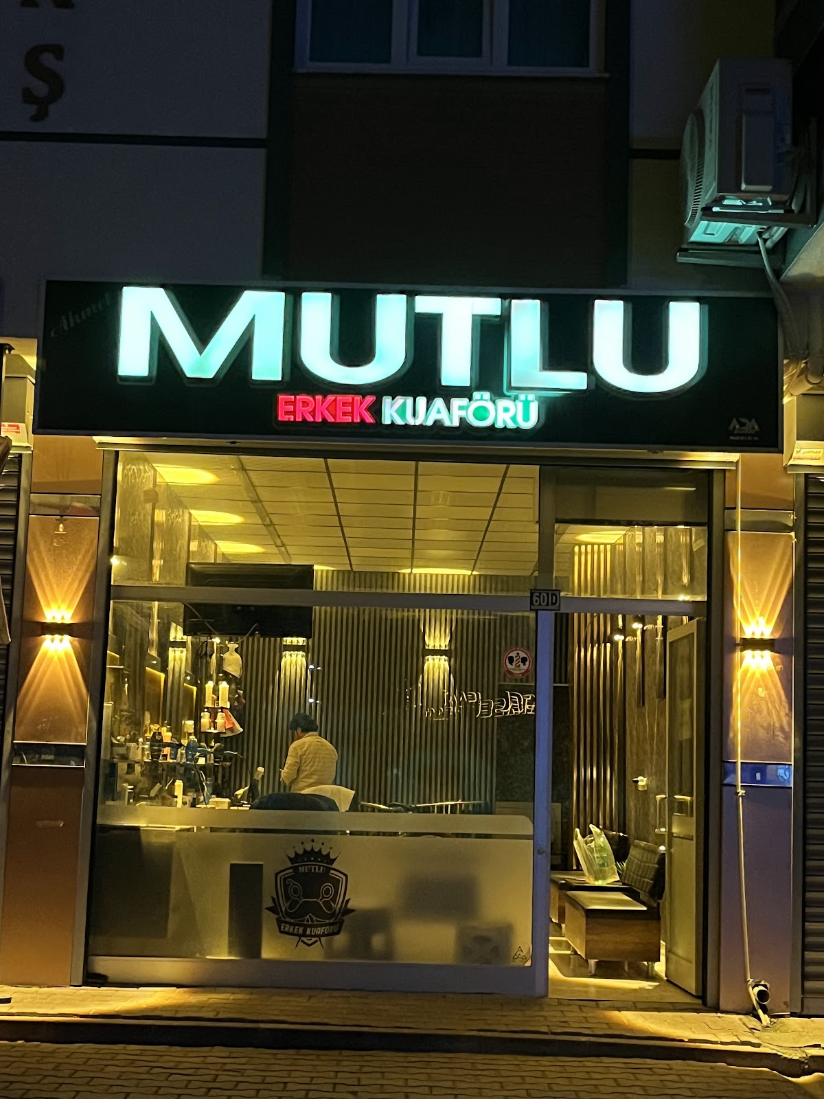Mutlu erkek kuaförü galeri 1
